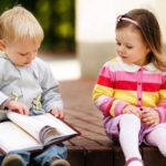 Психологи: заставлять ребенка читать нельзя