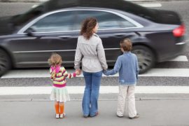 Как защитить ребенка на дороге
