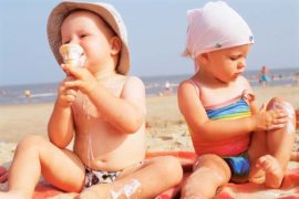 Как вести себя на пляже с ребенком