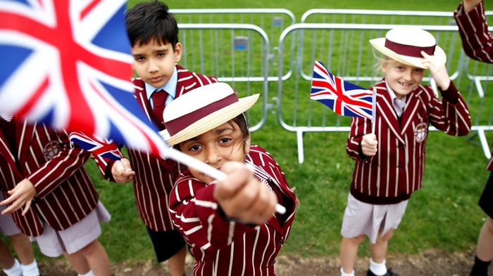 Британские школы отменяют уроки равенства из-за протестов меньшинств