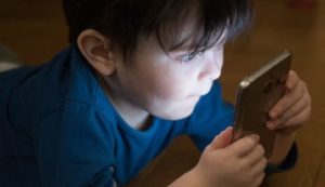 Зависимость от экрана разрушает поколение детей